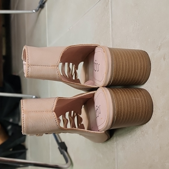 SUPER STYLISH SUGAR BRAND STACKED HEEL LADDER SANDELS!!! - Picture 4 of 6